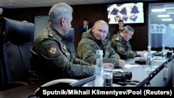 Russian President Vladimir Putin (center) and Defense Minister Sergei Shoigu (left) oversee military drills in Russia's Primorsky region on September 6. 