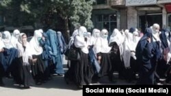 اعتراض دانش آموزان دختر بالاتر از صنف ششم در پکتیا بخاطر دوباره مسدود شدن مکاتب آنها از سوی حکومت طالبان 