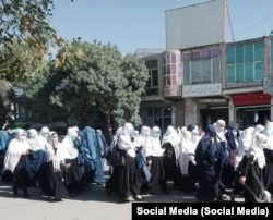 دختران در مرکز و ولایات چندین بار راهپیمایی ها و گردهمایی های را برگزار کردند تا طالبان را به بازگشایی مکاتب و پوهنتون ها ترغیب کنند اما صدای شان تا هنوز شنیده نشده است