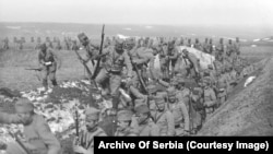 Сръбските войски по време на "ротация".