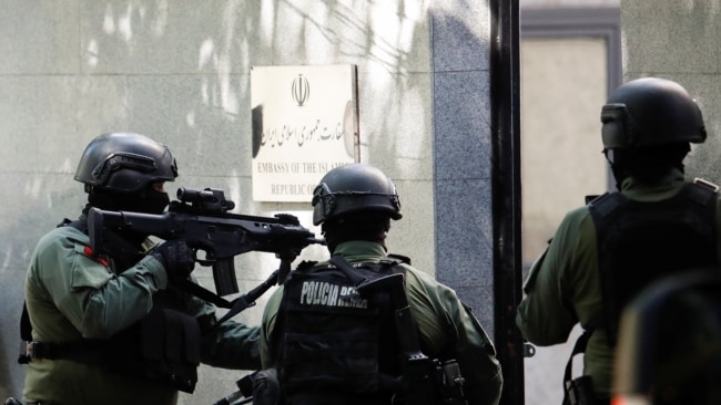 Dokumentet e Ambasadës iraniane zhduken në flakë 