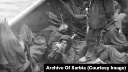 Изтощените черногорски бойци са транспортирани през езерото Шкодра след превземането на Скадар в днешна Албания от силите на Балканската лига.
