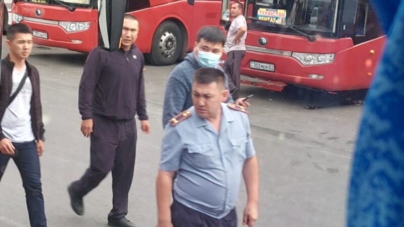 Перед визитом Си Цзиньпина трех участниц пикетов у консульства Китая сняли с автобуса и доставили в участок