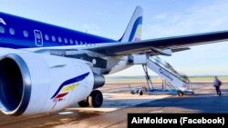 După ce a anulat mai multe curse, la începutul lunii mai, Air Moldova anunța că își suspendă toate zborurile până pe 15 mai. Astăzi, purtătoarea de cuvânt a operatorului național a declarat Europei Libere că termenul a fost extins.  