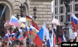 Проросійський мітинг у Кельні. У Німеччині проживає близько 3 мільйонів людей російського етнічного походження