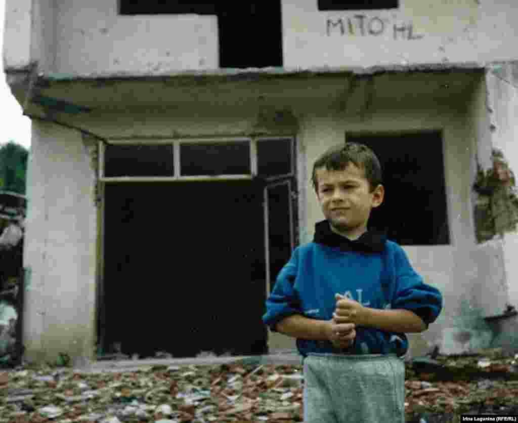 В 1993-м я написала: не верю, что город выживет и найдет в себе силы вернуться к нормальной жизни. Сараевские дети не могли уснуть, если ночью не стреляли. За годы осады в Сараево были убиты 1070 детей. 