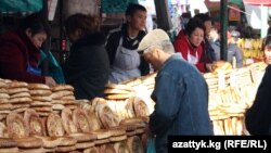 Ошский рынок в Бишкеке. Иллюстративное фото. 