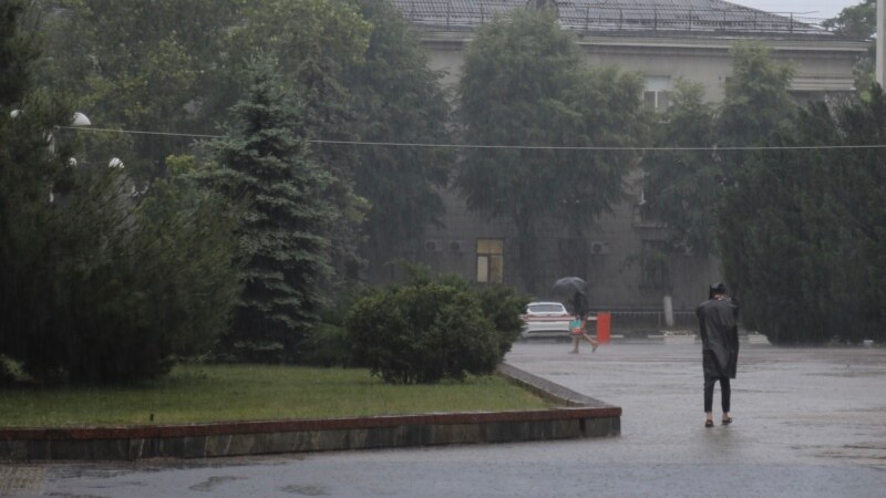 На Крым надвигаются ливни, объявлено штормовое предупреждение