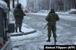 Вооруженные люди в центре Луганска, 22 ноября 2017 года
