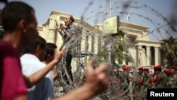 Египет с площади уходить не собирается