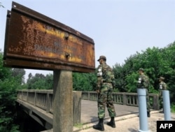 Так званий «Міст неповернення», біля якого стався інцидент – він веде на північнокорейську територію, фото 2007 року