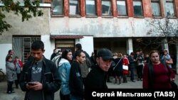 У Керченській лікарні №1 імені М.І. Пирогова, куди були доставлені постраждалі в результаті стрілянини і вибуху 17 жовтня 2018 року