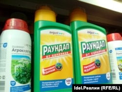 Теперь эти пестициды выпускают и в Татарстане. Предприятие в ОЭЗ "Алабуга" планируют вывести в лидеры по региону. Фото автора.