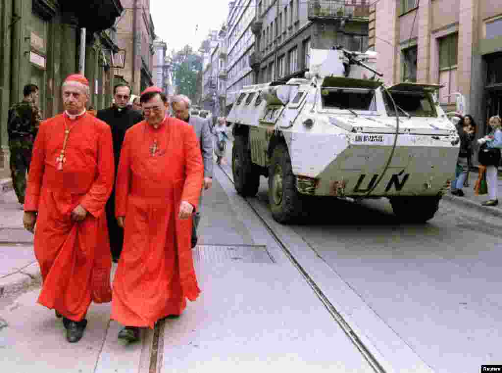 French cardinal Roger Etchegaray (left) and Bosnian cardinal Vinko Puljc in Sarajevo on August 15, 1995. Cardinal Etchegaray brought a message from Pope John Paul II of solidarity with Sarajevans.