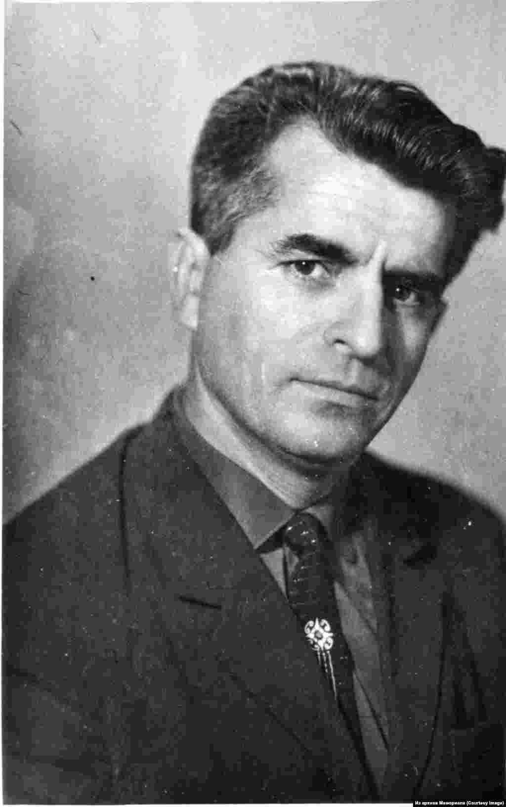 Решат Джемилев (1931-2002) - один из наиболее активных участников крымскотатарского движения. Политзаключенный. Был трижды осужден - сначала в 1967, затем сидел в тюрьме с 1972 по 1975, а потом с 1979 по 1982.
