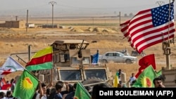 د راپورونو له مخې امریکایي ځواکونو د ترکیې پولې ته نژدې د سوریې له شمالي سیمو چې د کردانو په مشرۍ د سوریې دیموکراتیکو ځواکونو په لاس کې دي، وتل پیل کړي دي.