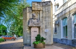 Кубань. Пам’ятник Тарасу Шевченку в Краснодарі, встановлений у 1980 році. Фото 2019 року