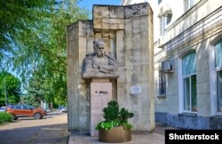 Кубань. Пам’ятник Тарасу Шевченку в Краснодарі, встановлений у 1980 році. Фото 2019 року