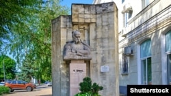 Памятник Тарасу Шевченко в Краснодаре