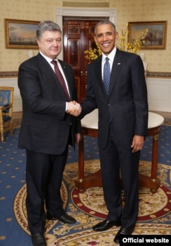 Президент України Петро Порошенко (ліворуч) і президент США Барак Обама. Вашингтон, 31 березня 2016 року