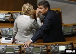 Oleksandr Onyshchenko (right) during a parliamentary session in 2014