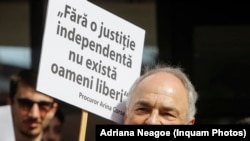 Gabriel Liiceanu participa la protestul studentilor de filosofie de solidarizare cu magistratii