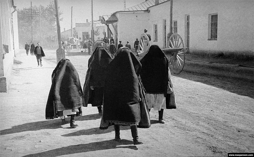 Women in burqas on the streets of Tashkent. Scenes like this became increasingly rare under Soviet rule.