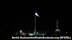 У Києві 22 серпня 2020 року до дня Державного прапора України підняли найбільший стяг