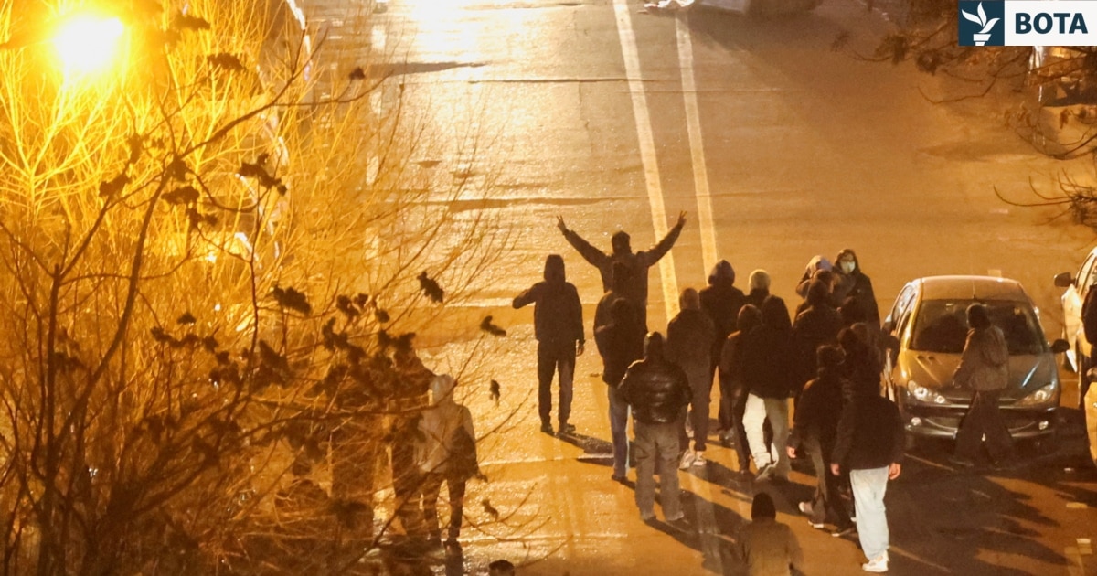 Himn për protestuesit  Iranianët këndojnë  Jam ende gjallë 