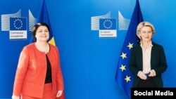 Moldovan Prime Minister Natalia Gavrilita (left) meets European Commission chief Ursula Van Der Leyen in Brussels on October 27. 