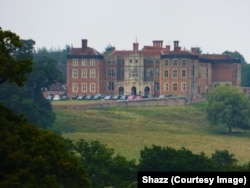 În castelul din Bramshill, Familia Regală a locuit într-un apartament între 1950 și 1952.