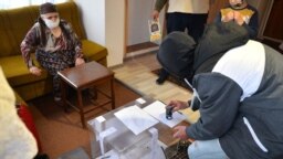 Гласуване в подвижна избирателна урна в село Подайва. Снимката е илюстративна.