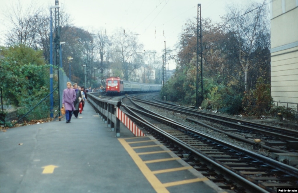 ایستگاه اصلی راه‌آهن بن در دسامبر ۱۹۹۱