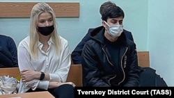 Руслан Бобиев и Анастасия Чистова в зале суда