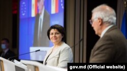 Premierul R.Moldova, Natalia Gavrilița, și șeful diplomației UE, Josep Borrell, la conferința de presă comună de la Bruxelles, 28 octombrie 2021.