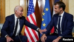 Президенты США и Франции - Джо Байден и Эммануэль Макрон (архивное фото).