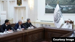 Turkmen Foreign Minister Rashid Meredov (third left) and his delegation meet with Taliban Prime Minister Mullah Hassan Akhund in Kabul on October 30.