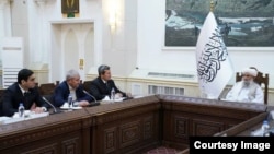 Turkmen Foreign Minister Rashid Meredov (3rd left) and his delegation meet with Taliban Prime Minister Mullah Hassan Akhund in Kabul on October 30.