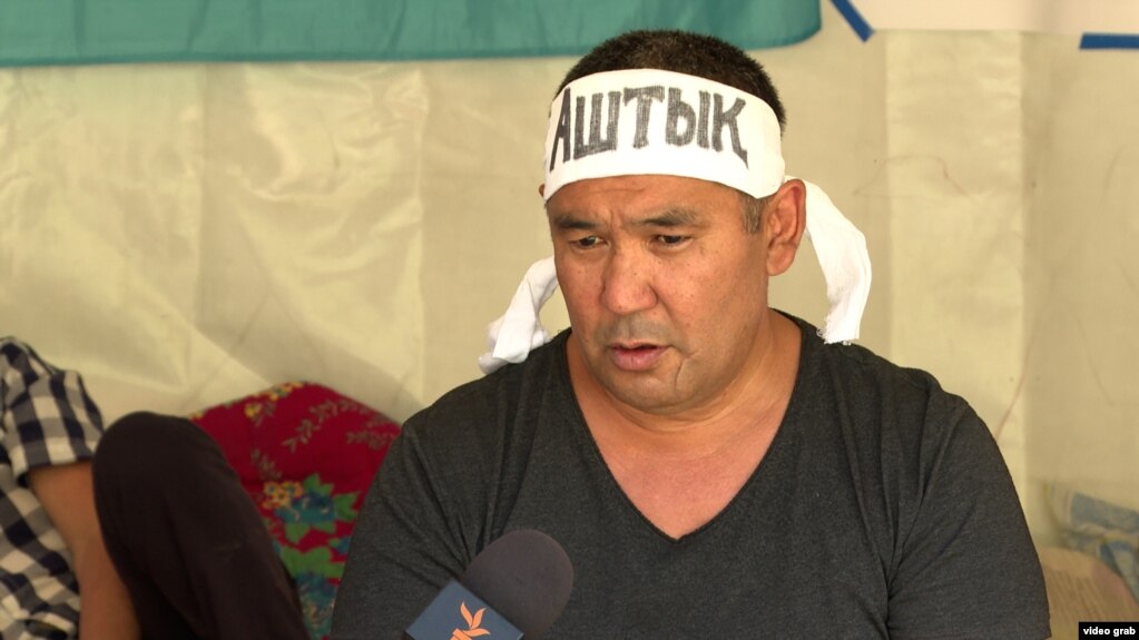 Активист Багдат Бактыбаев на акции голодовки. Алматы, 24 июня 2021 года