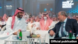 Saudi Arabia - Saudi Crown Prince Mohammed bin Salman talks to Armenian President Armen Sarkissian during the Future Investment Initiative forum in Riyadh, October 26, 2021.