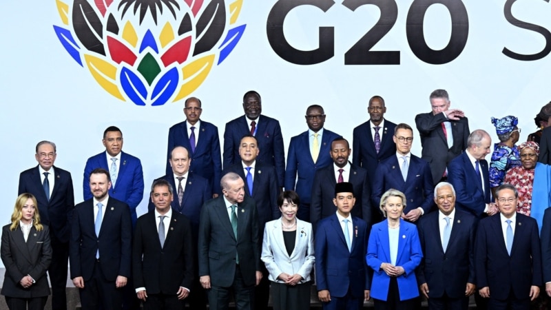 У ЄС не вирішили, чи поїде фон дер Ляєн до США на G20, якщо там буде Путін