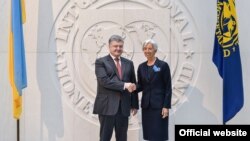 Президент України Петро Порошенко і директор-розпорядник МВФ Крістін Лаґард (архівне фото)