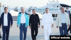 Predsednici pet zemalja centralne Azije - Kirgistana Sadir Džaparov, Kazahstana Kasim-Žomart Tokajev, Uzbekistana Šavkat Mirzijojev, Turkmenistana Gurbanguli Berdimuhamedov i Tadžikistana Emomali Rahmon - na samitu u Avazi u Turkmenistanu, 5. avgust 2021.