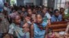 Njerëz duke pritur në radhë për vaksina në Malavi të Afrikës Jugore