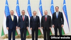 Prezident Shavkat Mirziyoyev kongressmenlar Don Beykon, Dug Lamborn, Troy Nels va Avgust Pflyuger bilan.