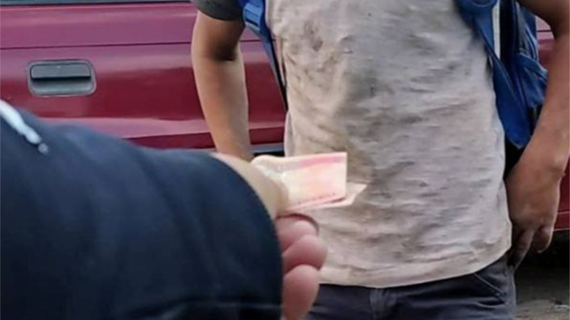 Ahalyň bazarlarynda dilegçi çagalar köpelýär, polisiýanyň kowmagy netije bermeýär