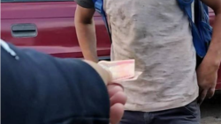 Diňle: Mekdepdäki bahar dynç alyşy döwründe köçelerde işleýän çagalar we dilegçiler köpeldi