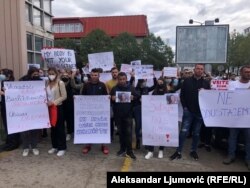Protest ispred zgrade Osnovnog državnog tužilaštva zbog ubistva devetnaestogodišnje Šejle Bakije Podgorica, 7. oktobar 2021.