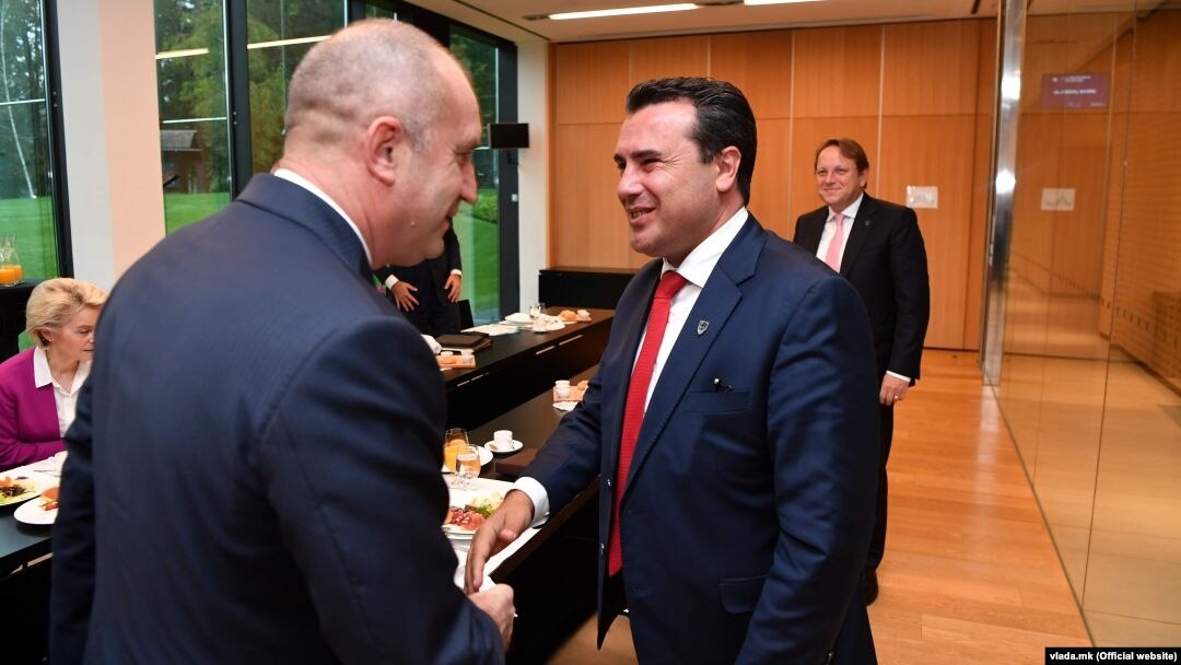Bulgarian President Rumen Radev (left) and Macedonian Prime Minister Zoran Zaev meet at the summit in Brdo, Slovenia, on October 6.