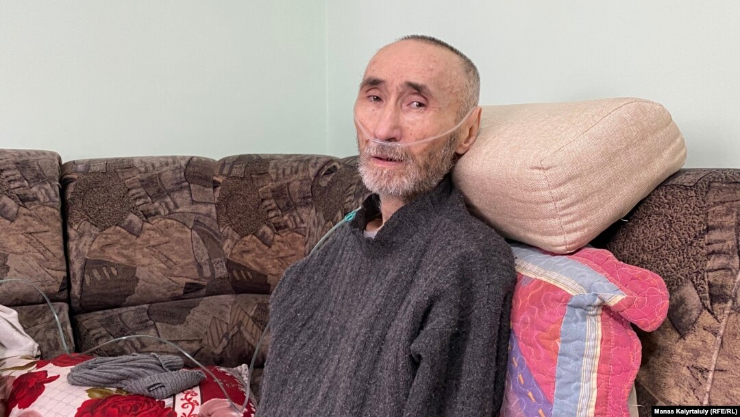 Aron Atabek's current state of health has been described as "worrisome" by his sister. 